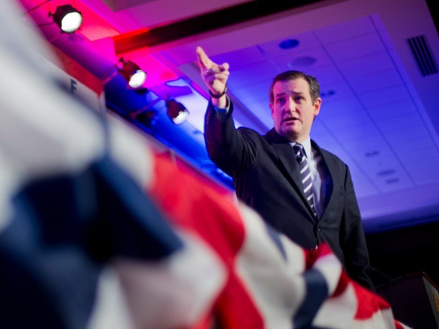 ted-cruz-pointing-flag-AP-640x480