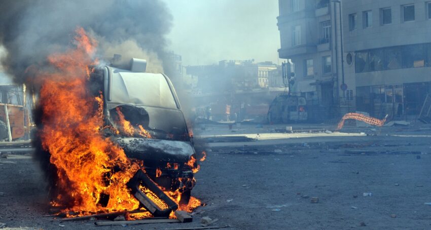 chaos-car-on-fire-wshtf