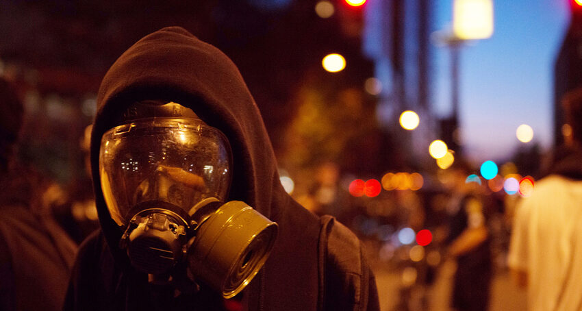 protester-in-gas-mask